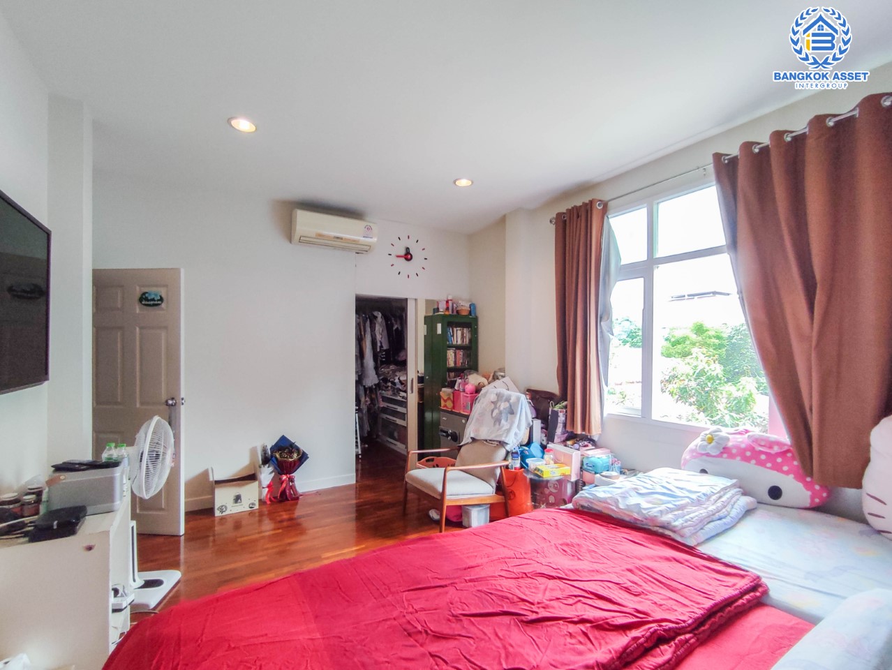 *****บ้านมือสอง ม.รสา สแปนิช คอร์ทยาร์ด รามอินทรา หลังมุม เนื้อที่ 53.6 ตร.ว. ฟังก์ชัน 3 ห้องนอน 3 ห้องน้ำ จอดรถได้ 2 คัน Facilities ครบครัน บนทำเลเชื่อมต่อหลายเส้นทาง ถ.ลาดปลาเค้า, ถ.รามอินทรา, ถ.เกษตร-นวมินทร์ ใกล้ทางด่วน "รามอินทรา-อาจณรงค์" และ เซ็นทรัลรามอินทรา